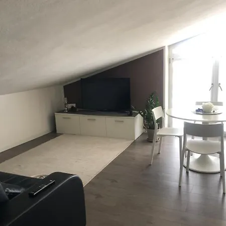 Апартаменты Apartment Emozione Валеджо-суль-Минчо